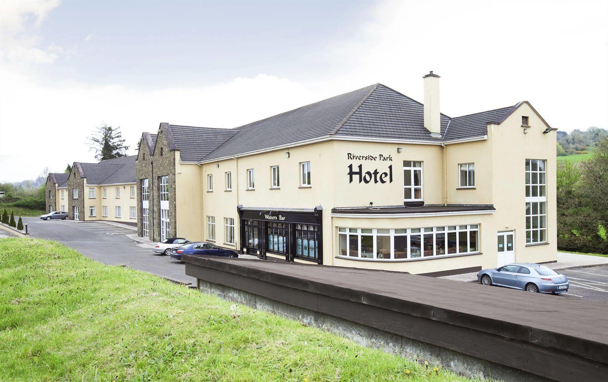 Riverside Park Hotel Macroom Exterior foto
